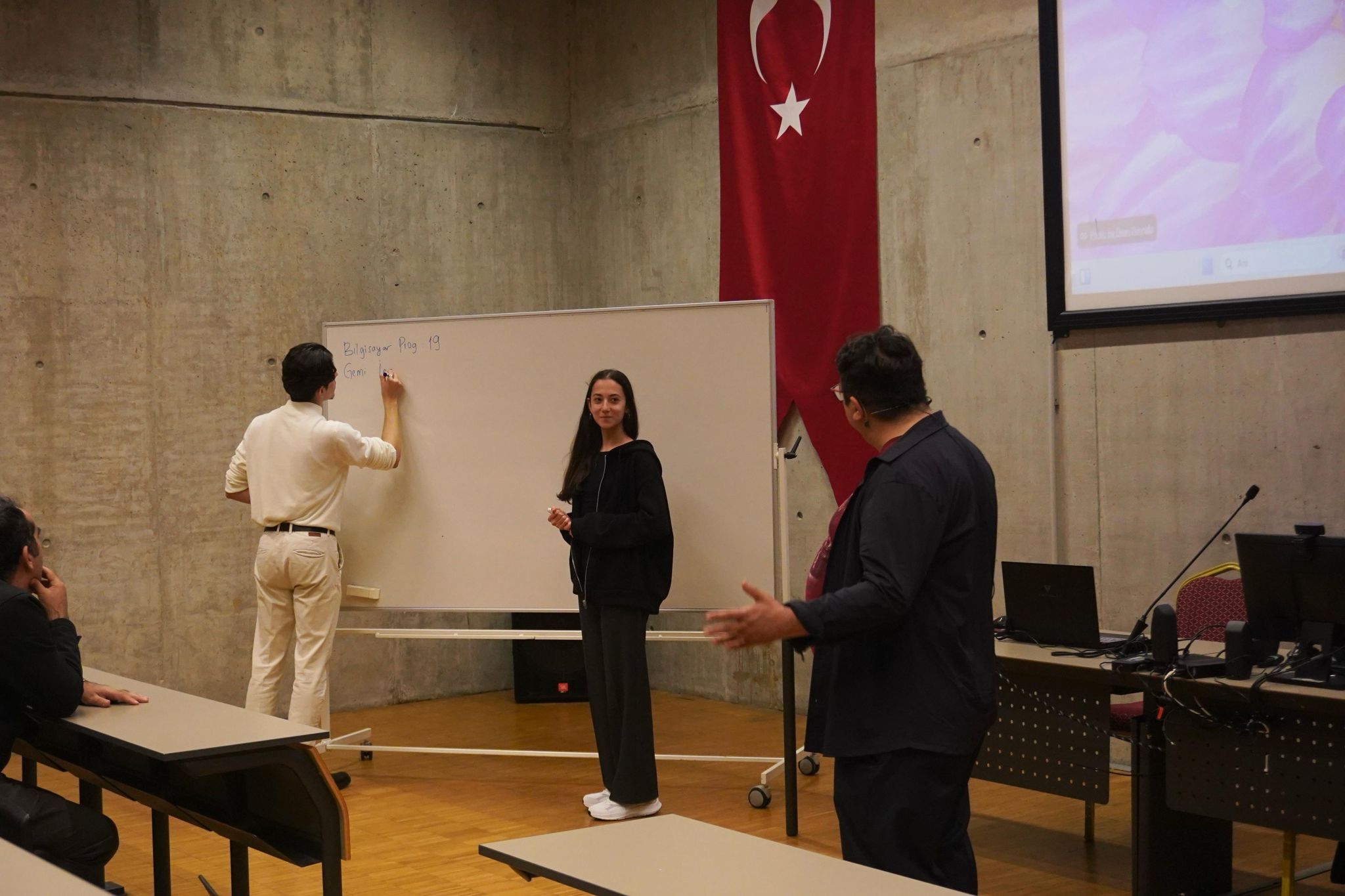 Piri Reis Üniversitesi’nde “Bilim Sohbetleri” Devam Ediyor: Yapay Zeka, Birey ve Toplum Masaya Yatırıldı